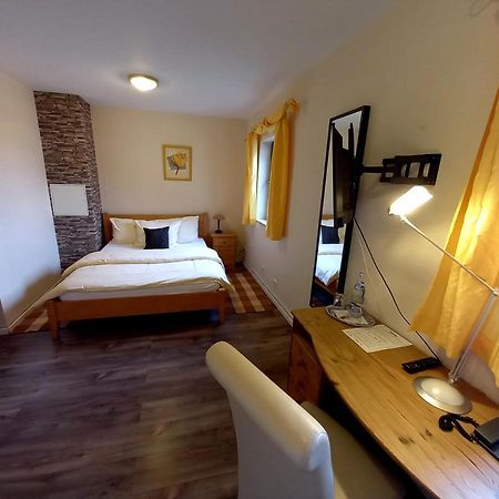Hotel Lindenhof レーダーマルク エクステリア 写真
